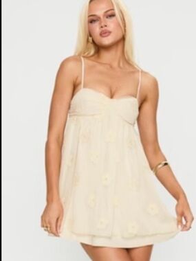 🎉Sleeveless Cream Mini Dress with Floral Appliqué